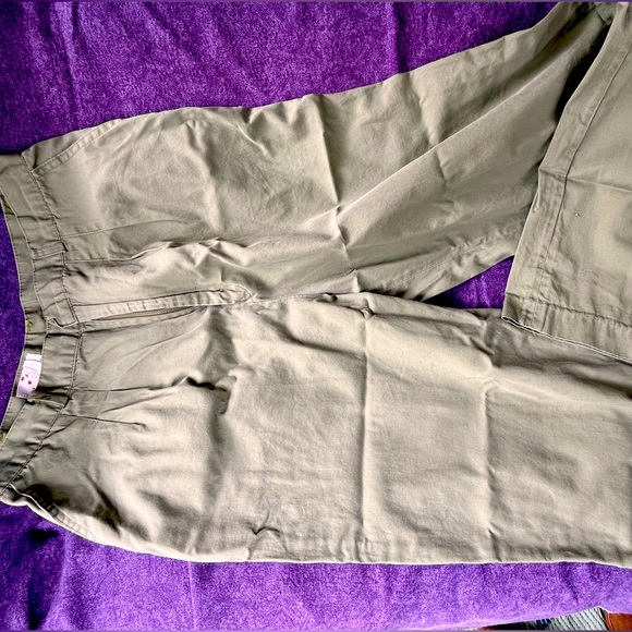 Landers & Co vintage, olive green pleated pants in good condition! Made in Japan - Picture 2 of 4